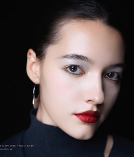 Hasselblad 907x & Cfv 100c Medium Format Mirrorless Camera Hasselblad 907x & Cfv 100c Medium Format Mirrorless Camera