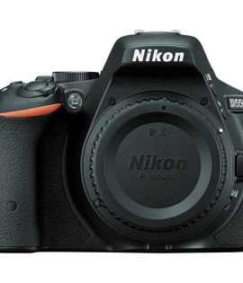 Nikon D5500 DSLR Camera With 18-140mm Lens