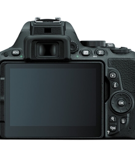 Nikon D5500 DSLR Camera With 18-140mm Lens